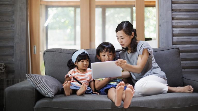 How to Manage Screen Time for Kids